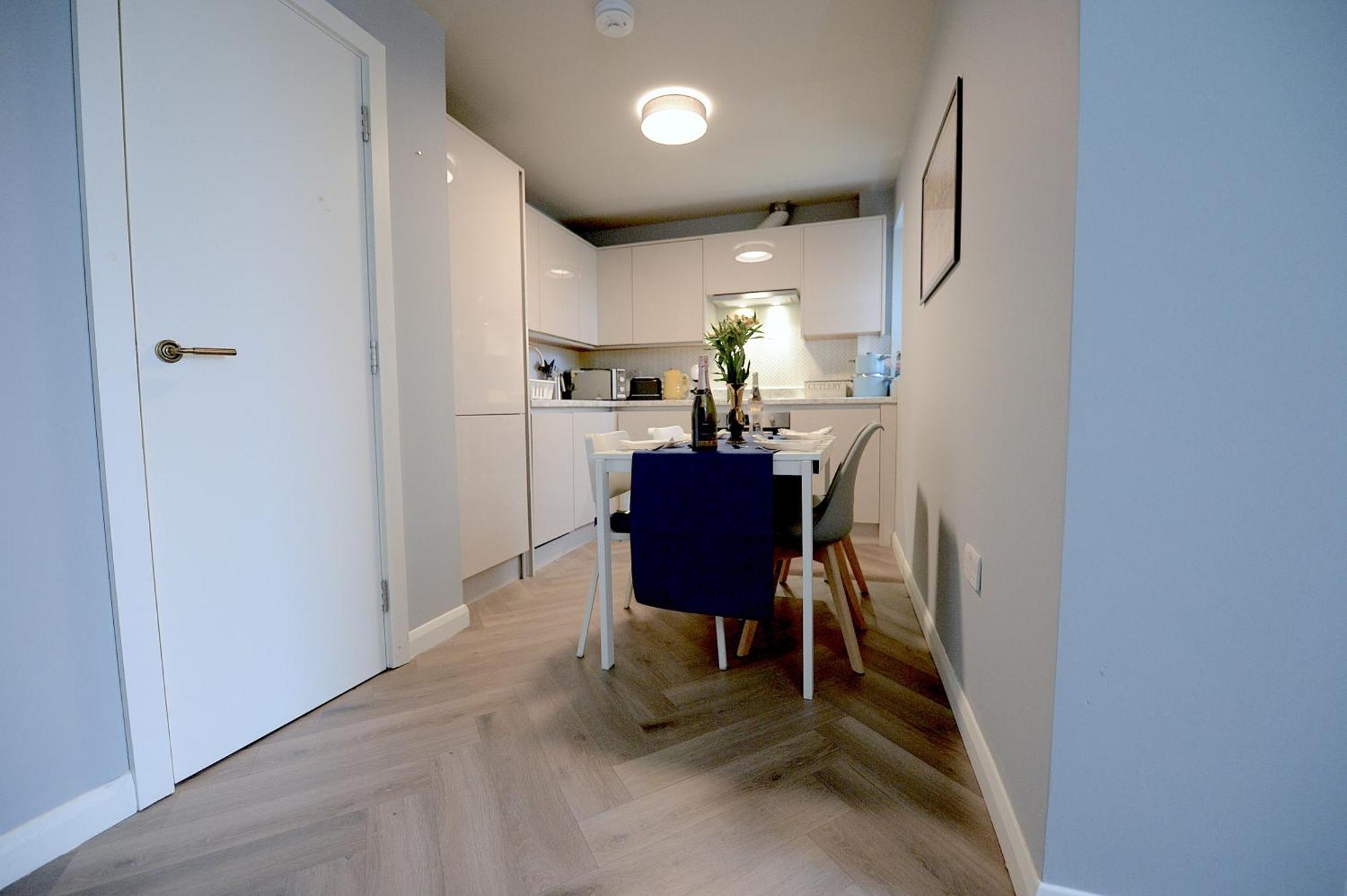 Appartamento 2 Bed Terraced Flat Piccadilly Line Londra Esterno foto