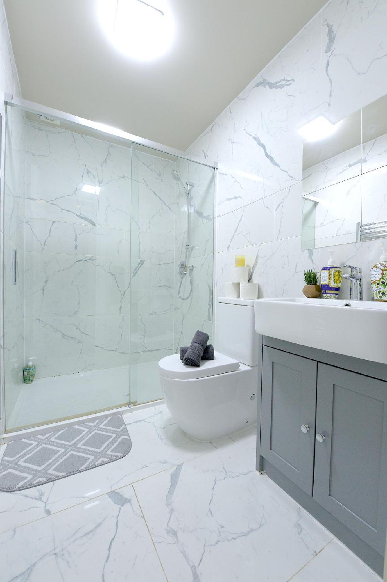 Appartamento 2 Bed Terraced Flat Piccadilly Line Londra Esterno foto