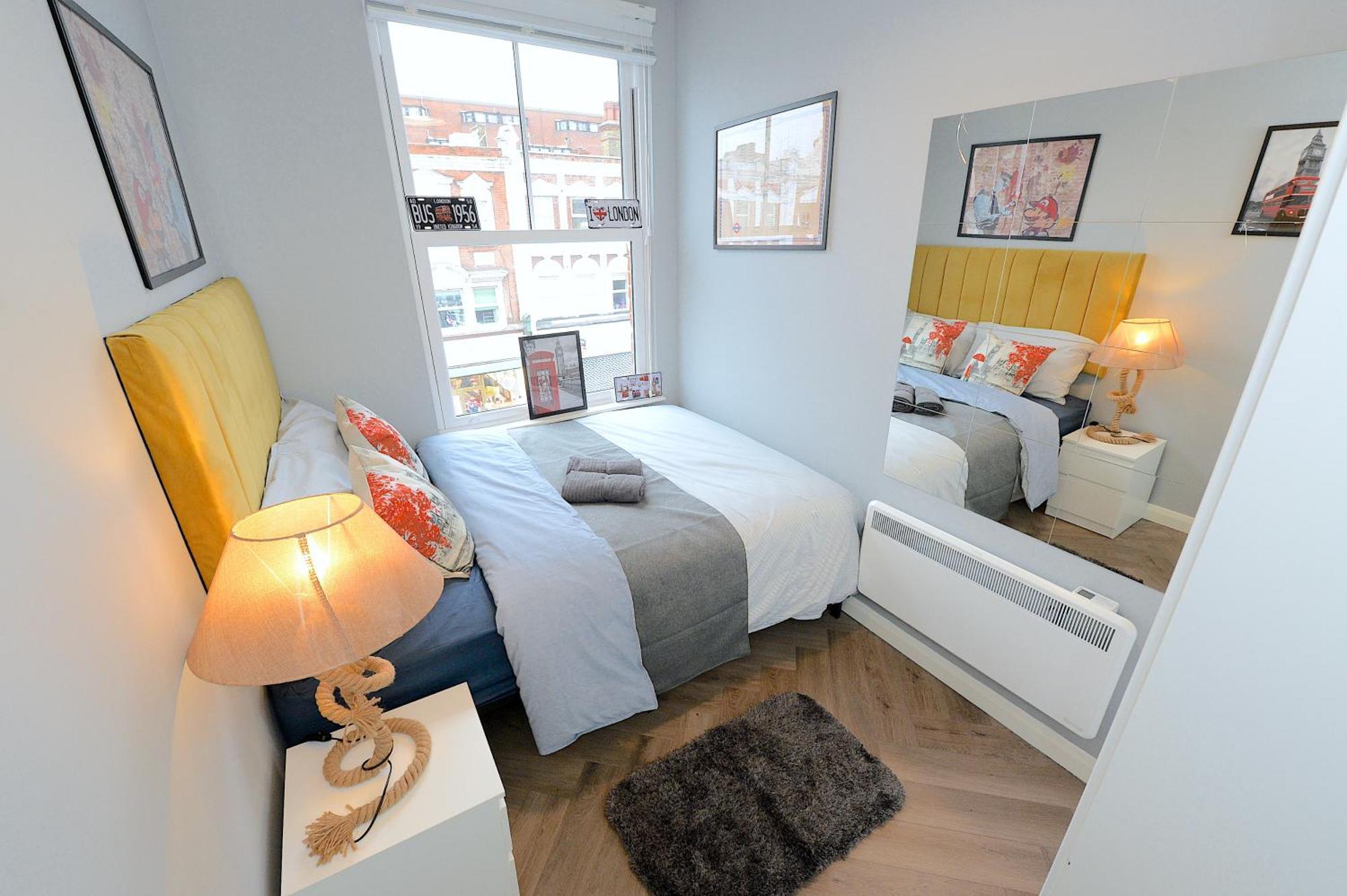 Appartamento 2 Bed Terraced Flat Piccadilly Line Londra Esterno foto