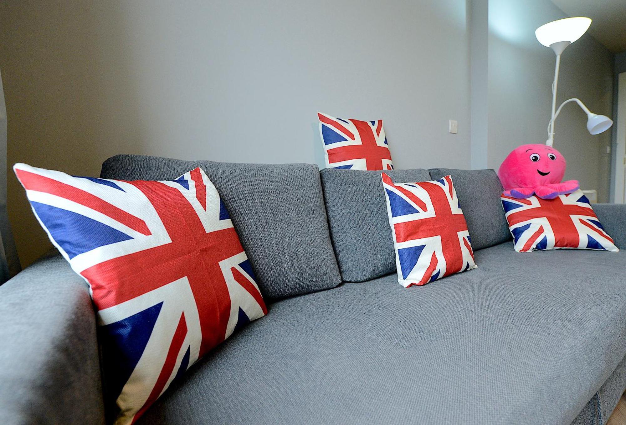 Appartamento 2 Bed Terraced Flat Piccadilly Line Londra Esterno foto
