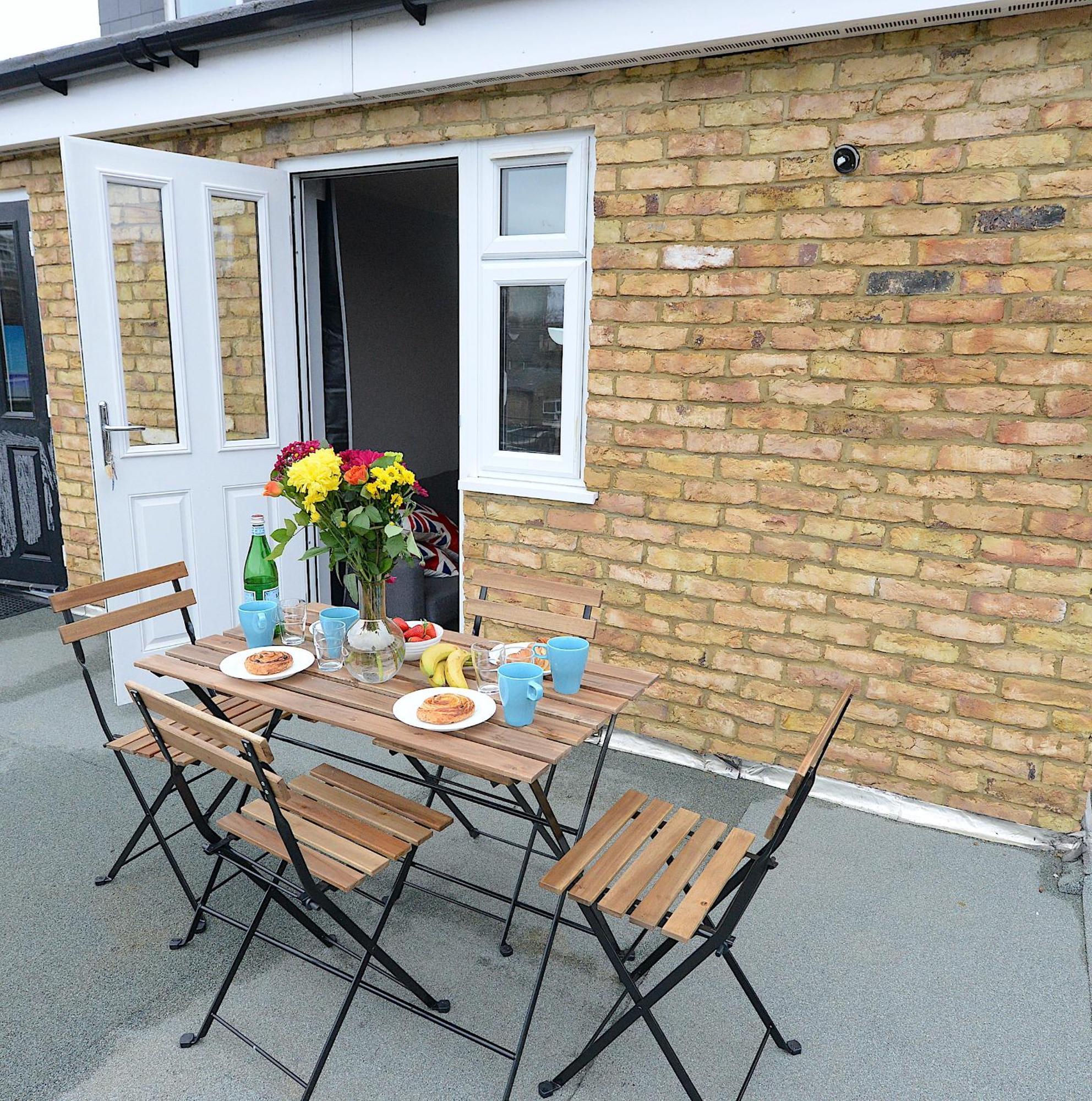 Appartamento 2 Bed Terraced Flat Piccadilly Line Londra Esterno foto